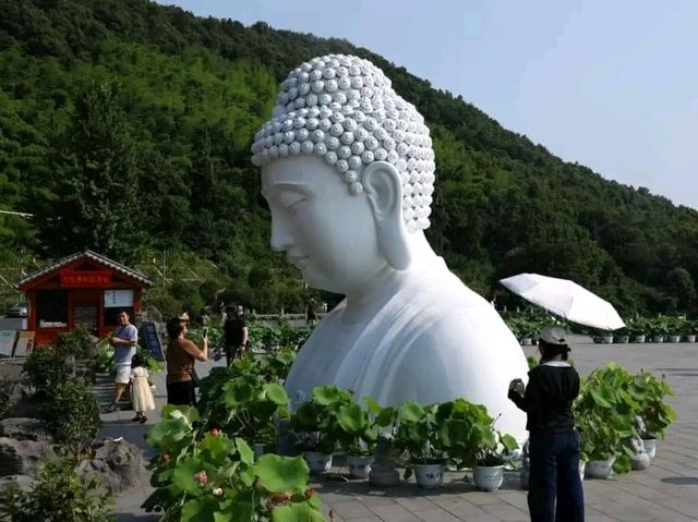 Tranquility in the Heart of the City: Discovering the Serenity of Guanyin Temple with Trip.com
