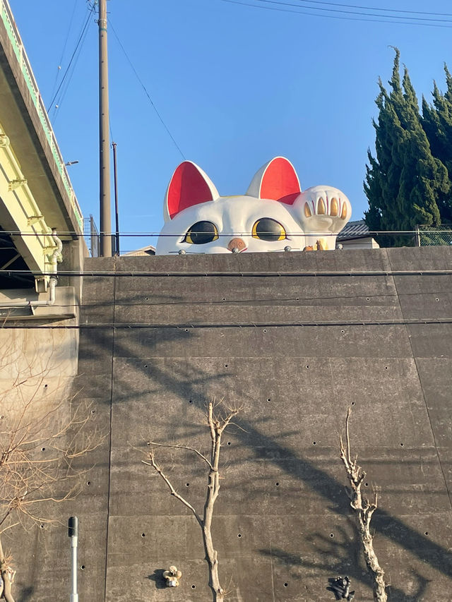 【名古屋景點推薦】 常滑巨大招財貓｜機場順遊的超萌打卡點🐾