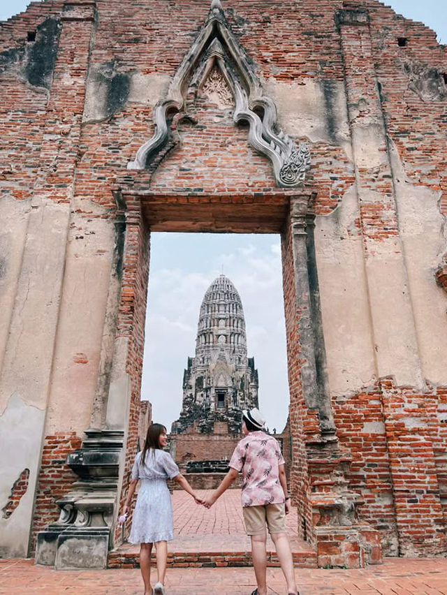 ใส่ชุดไทยเที่ยววัดอยุธยา ได้บุญได้รูปสวย