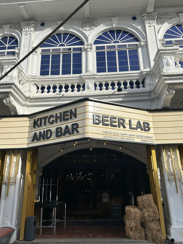 Modern and casual bar in the heart of Georgetown