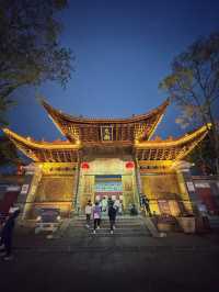 Timeless Charm Behind the Ancient Walls: A Stroll Through Dali Old Town