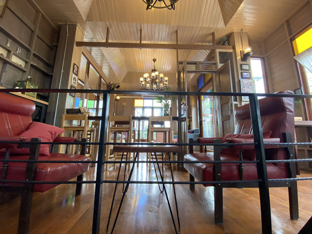 เลอกองเก่า cafe’ de phraeris คาเฟ่ในตึกเก่า
