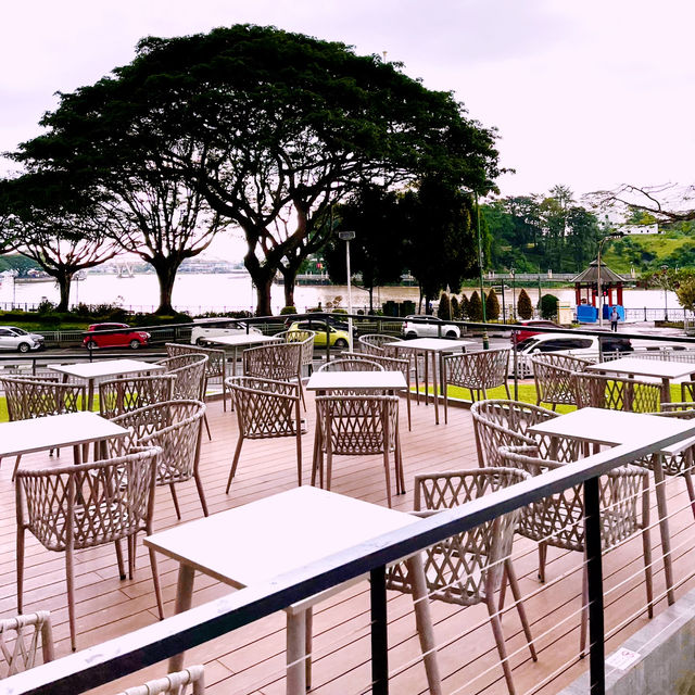 “Hilton Kuching: Your Ideal Riverside Getaway”