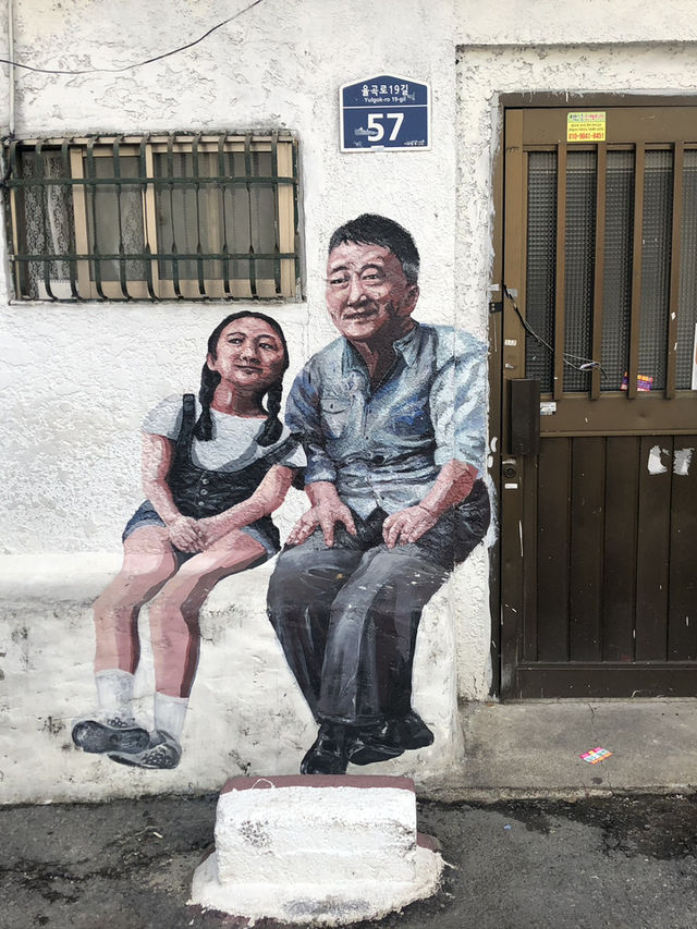 Spring in Ihwa Mural Village