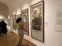 【チェコ・プラハでミュシャ展鑑賞🎨🇨🇿】 アール・ヌーヴォーの巨匠、ミュシャの世界に浸る特別なひととき 