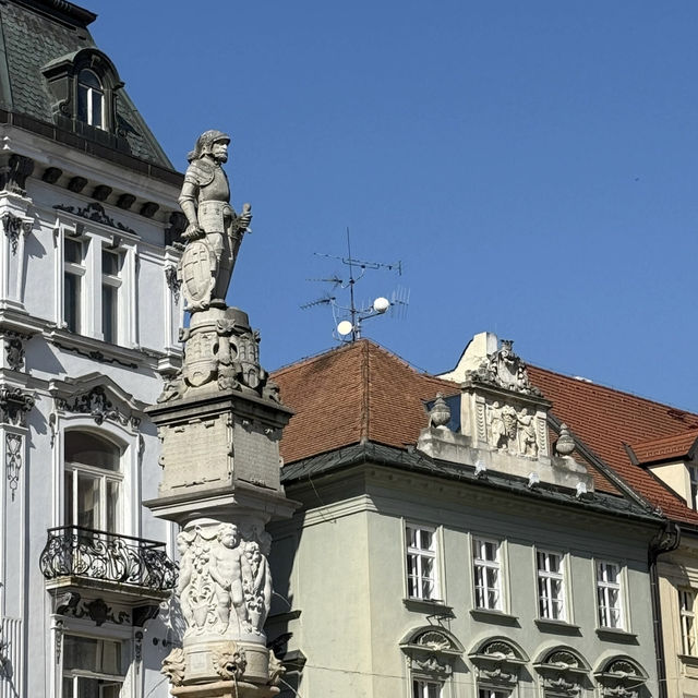 Bratislava: A Taste of Eastern Charm on the Danube! 🇸🇰🇷🇺