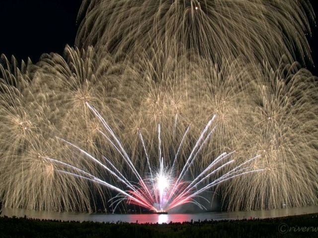 【三重県】5000発が彩る花火の華「津花火大会」