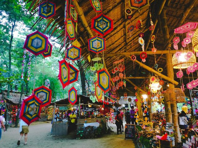 🌧️ โอ๊ะป่อย...หน้าฝน ความสุขเล็กๆ ริมลำธาร 🍃
