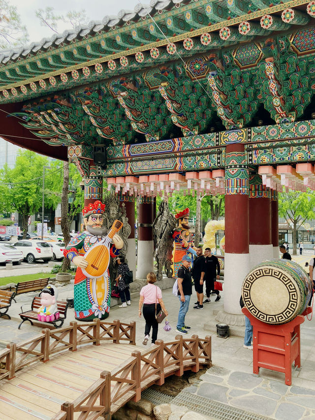 서울 종로 한복판에 자리잡은 작은 사찰, 조계사!