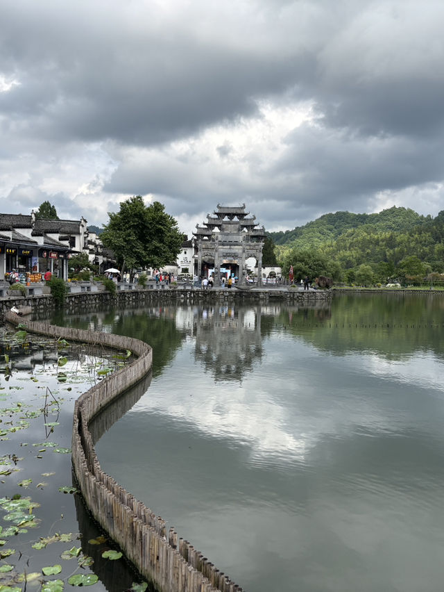 古き良きのどかな村の風景に出会う西逓