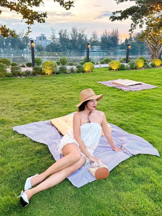 Quán cà phê vibe châu Âu đẹp như resort mới toanh vừa xuất hiện tại Sài Gòn