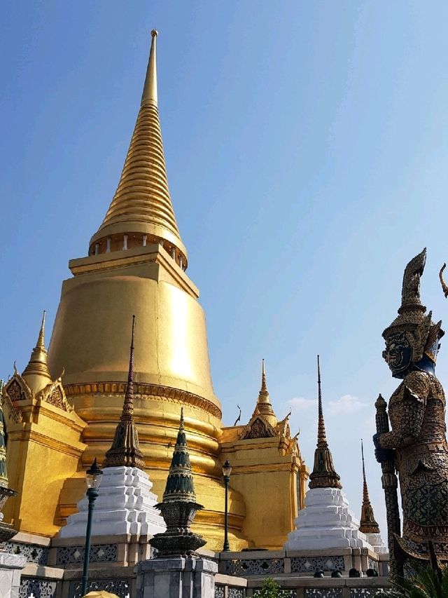 "Exploring Bangkok's Crown Jewel: The Grand Palace & Emerald Buddha"