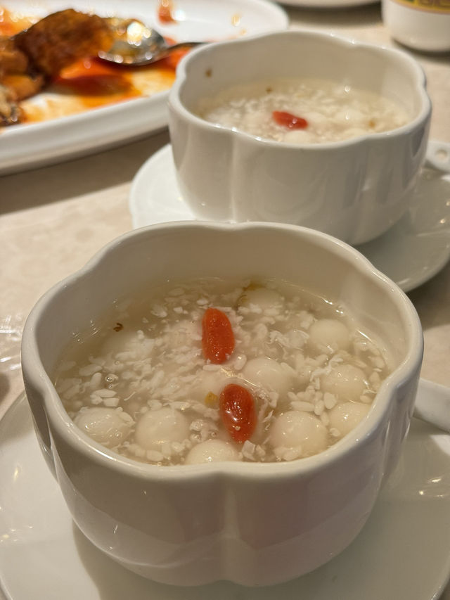 「很正宗的老上海菜，服務也是米其林級🤤」