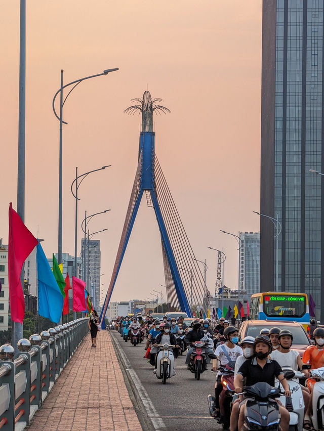 🇻🇳 Da Nang: The City That Lives Between Mountains and the Sea ⛰