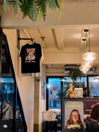 Tonoak ร้านข้าวหมาข้าวแมวกลางสยาม