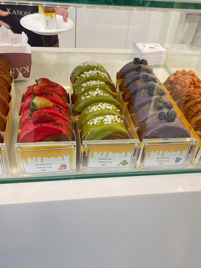 インスタ用キャプション案 “とろけるティンバーリングとミニマルな空間で特別な朝を。🍮🥐