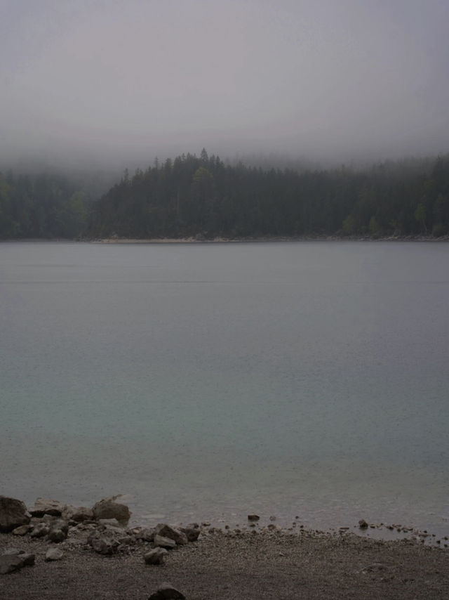 🇩🇪你可能沒有見過，暴雨中的艾布湖Eibsee