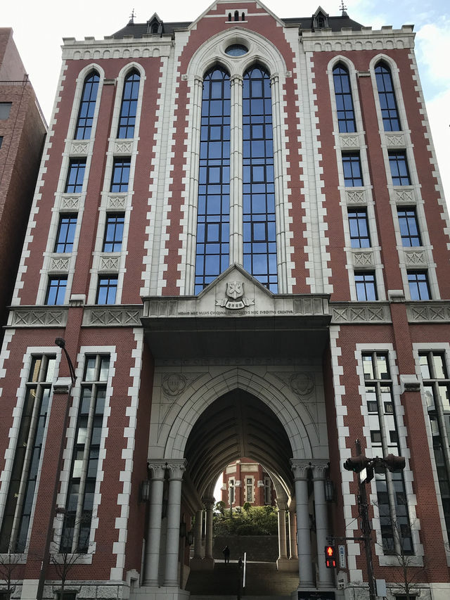 【東京田町 慶應大学三田キャンパスと慶應仲通り商店街】