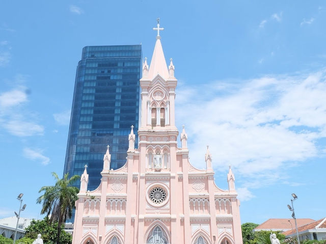 โบสถ์สีชมพู Da Nang Cathedral ดานัง🩷