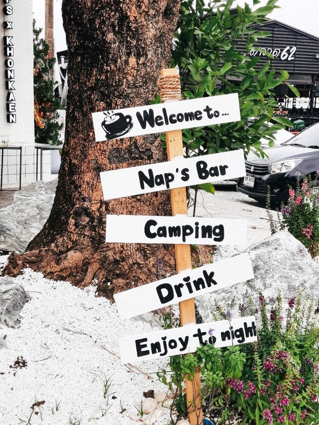 รีวิว Nap’s Bar (62 Block, ขอนแก่น) – ร้านนั่งชิลล์หลังตลาด 62 บล็อก 📍