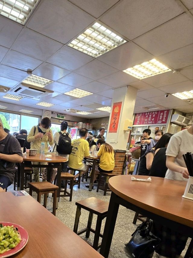 台北馳名紅燒牛肉麵排隊店