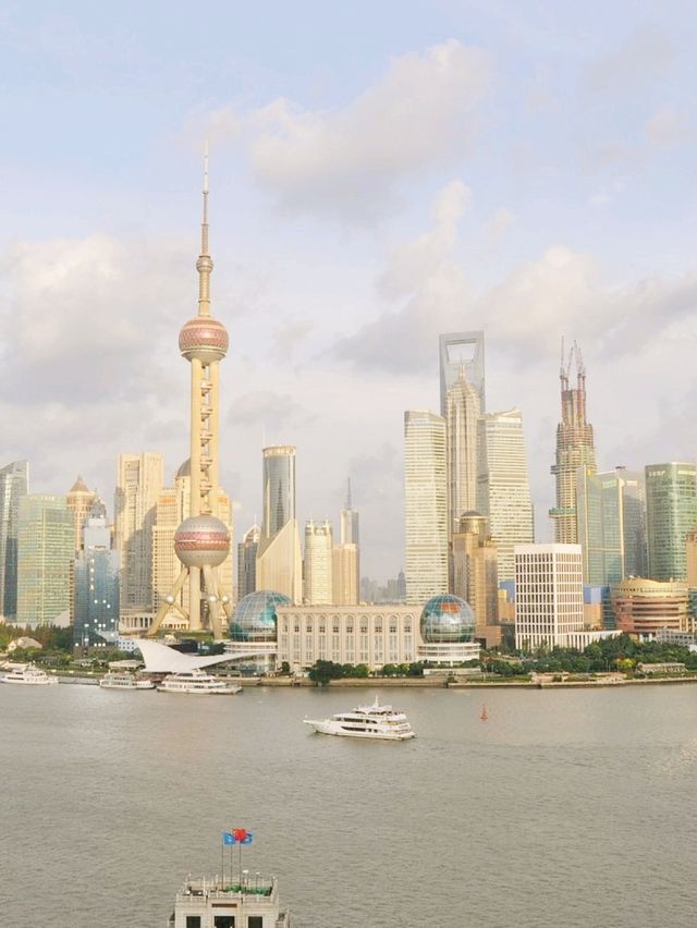 City Lights & Skyline Dreams – Exploring The Bund