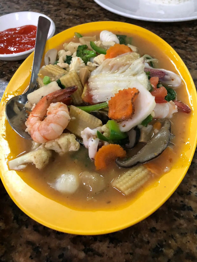 Batam’s Fish Soup Spot: Yong Kee Reigns