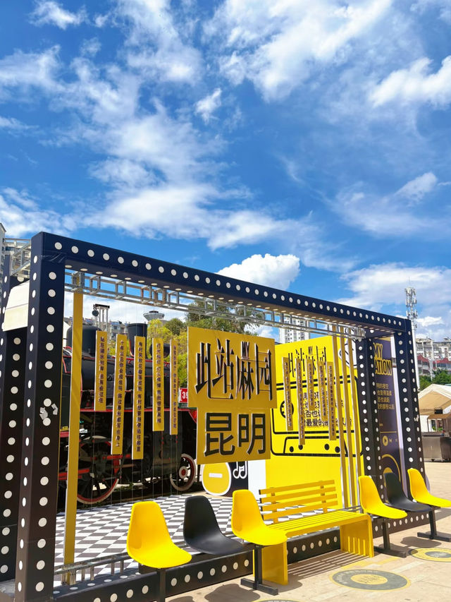 🌤️Sunny Day in Kunming – Vintage Charm Meets Hipster Vibes!