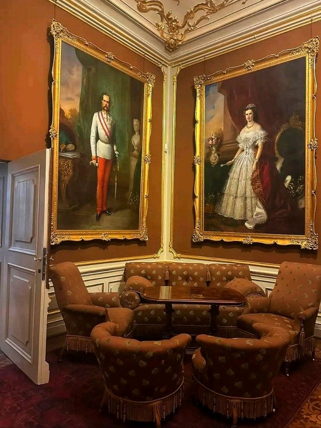 Hietzing, Vienna: Where Royal Elegance Meets Peaceful Living 👑