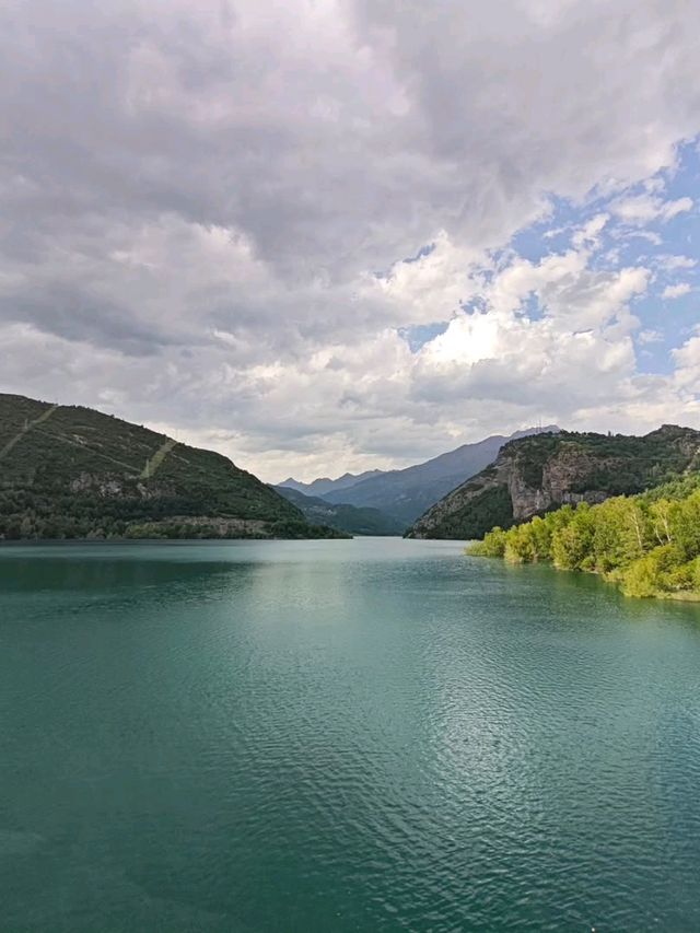 Lake Views at Embalse de Lanuza
