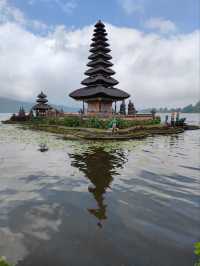 🛕 Reflections in the Mist: A Visit to Ulun Danu Beratan Temple