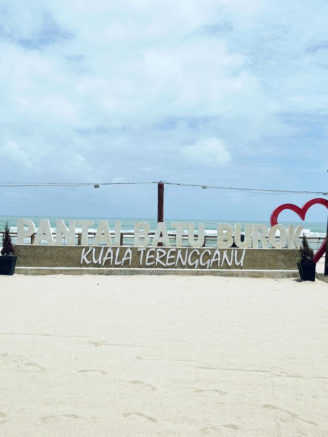 🌴 Sea Breeze and white sands: Pantai Batu Burok, Terengganu