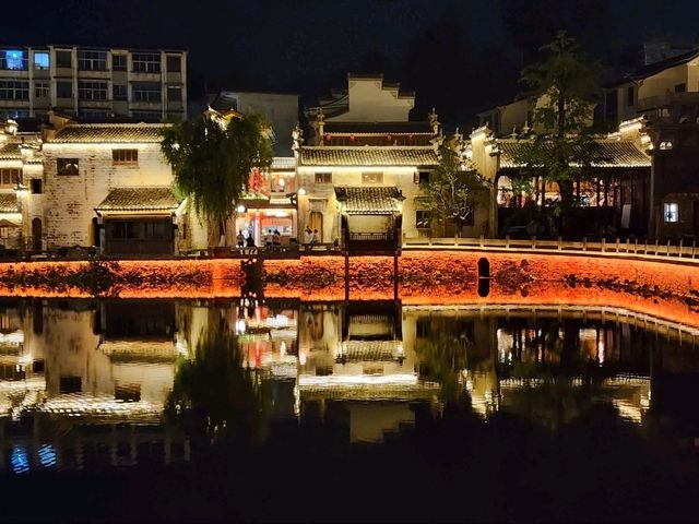 “Hudang’s Cliffside Lake of Living Stone”