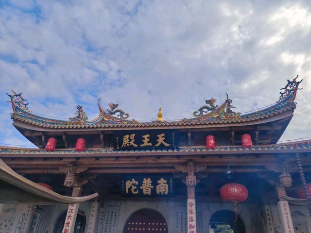Where the Sea Breathes Zen – Xiamen’s Coastal Sanctuary of Compassion
