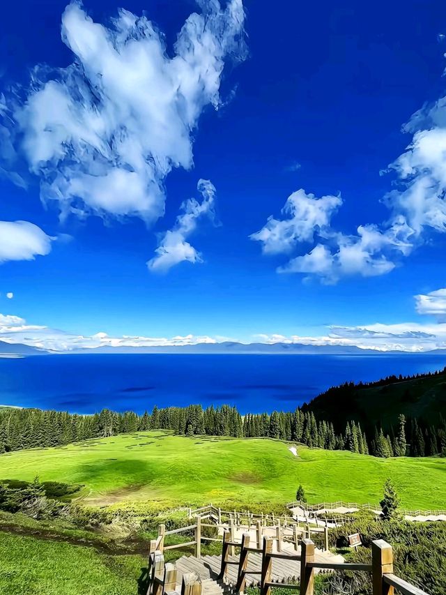 Heaven’s Mirror in Xinjiang: Discover Sayram Lake Heaven’s Mirror in Xinjiang: Discover Sayram Lake