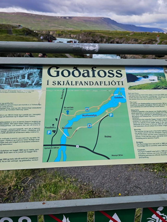 Marveling at the Majesty of Goðafoss Waterfall
