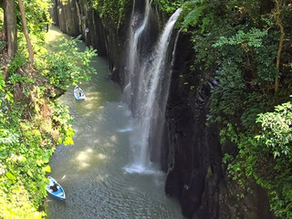 Takachiho Gorge has extremely beautiful scenery and is a must-visit place for tourists.