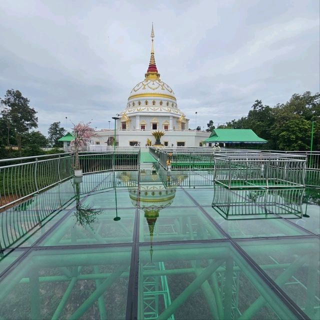กราบพระพุทธบาทเมืองโยนก : วัดพระธาตุดอยสะเก็ด