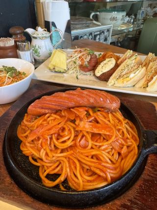 [Fukuoka Gourmet] Ретро-кафе, где можно сытно пообедать☕️