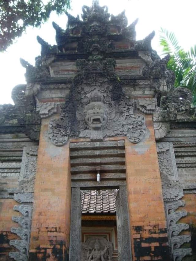 藝術與歷史文化地標交織的峇里島之心#烏布皇宮（Puri Saren Agung）-印度尼西亞峇里島