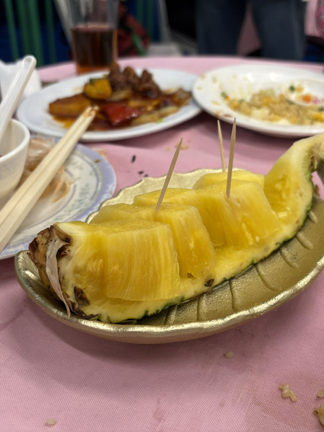 🏝️ 香港南丫島一日遊：從榕樹灣到索罟灣的海風與海鮮之旅！🌊✨