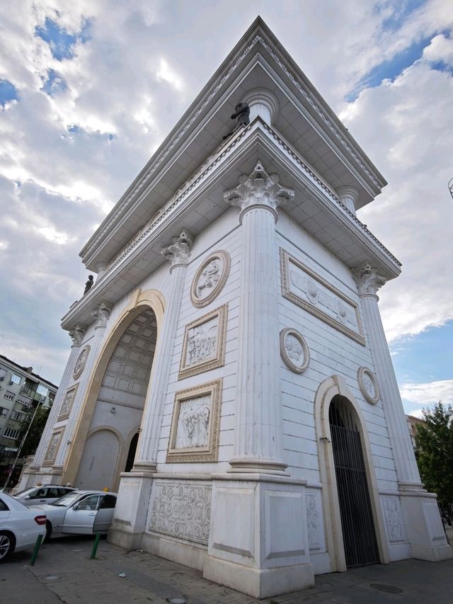 一座城市的榮耀與爭議，「史高比耶2014計畫」的產物#北馬其頓凱旋門（Porta Macedonia）-Skopje North Macedonia