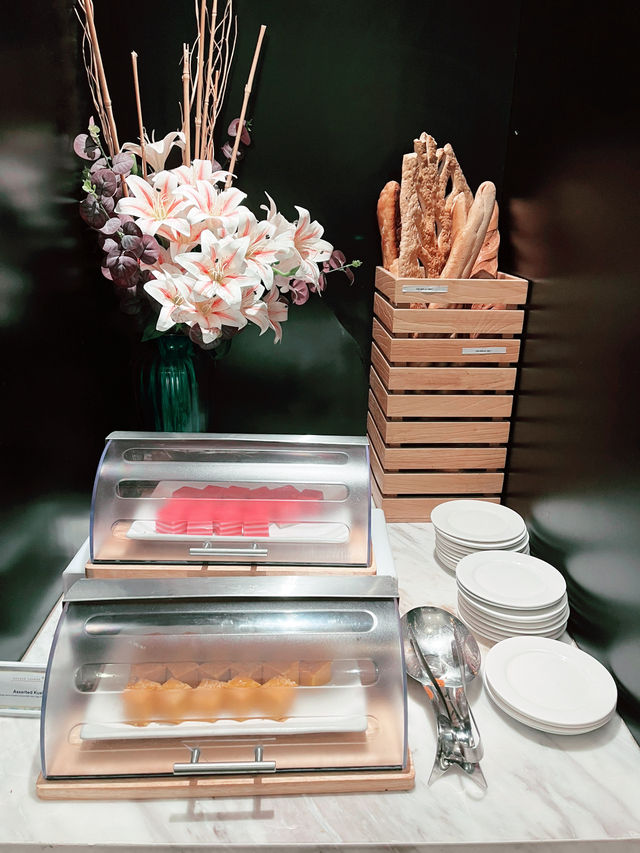Golden Satellite Lounge KLIA: Premium Haven for Business Class Travelers  Golden Satellite Lounge KLIA: Premium Haven for Business Class Travelers