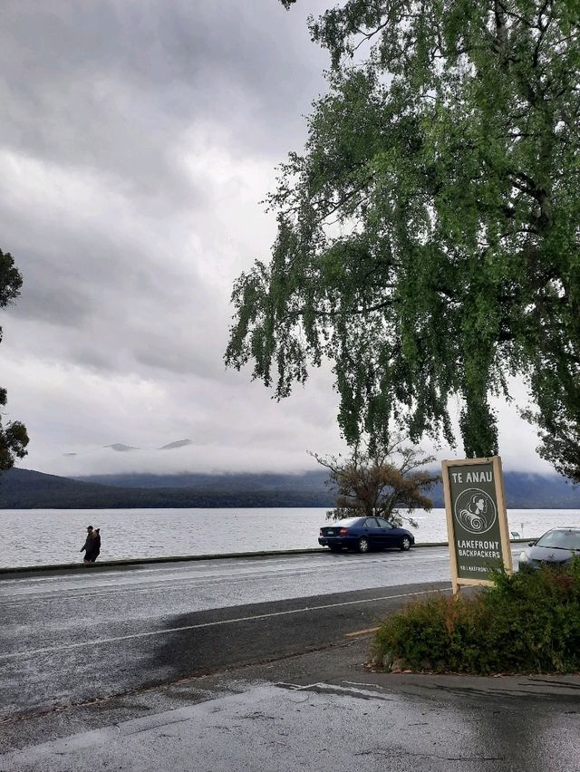ที่พักริมทะเลสาบ Te Anau Lakefront Backpackers