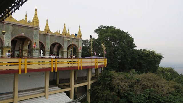 Su Taung Pyi Pagoda
