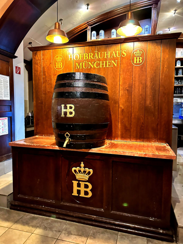 Satisfying lunch at Hofbräuhaus München