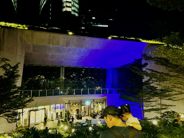 🎄 Ayala Triangle Gardens｜馬尼拉最夢幻的聖誕燈海