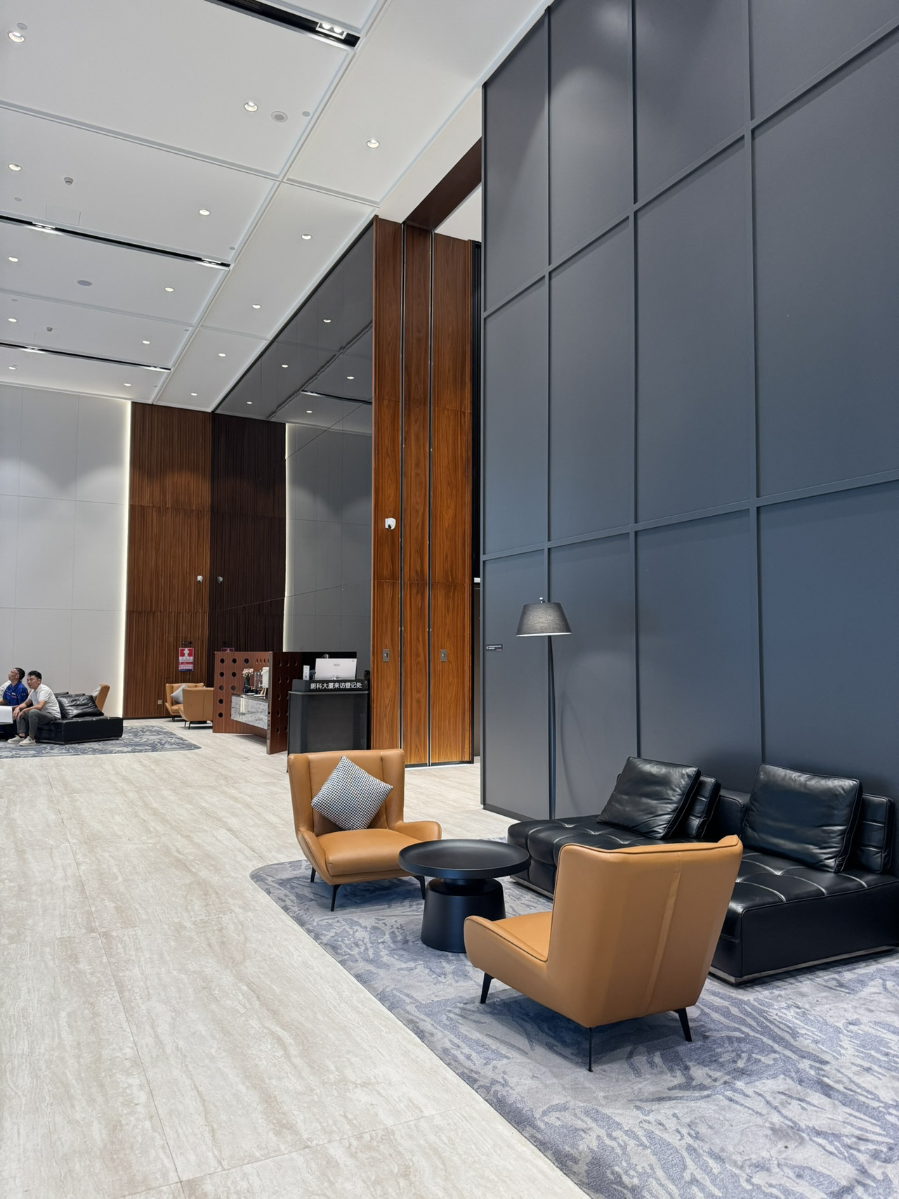 🌟 Hotel Highlights

1. Prime Location
   MixC Qinghua Hotel is conveniently located near MixC World, making shopping and dining a breeze! You can easily walk to the shopping center and find your favorite brands and restaurants.

2. Modern Design
   The hotel boasts a contemporary design with stylish and comfortable interiors. Whether you're traveling for business or leisure, you'll enjoy ultimate relaxation and elegance.

3. Delivery Robots
   What's more convenient than enjoying delicious food in your hotel room? MixC Qinghua Hotel offers delivery robot services that bring meals directly to your room—a true blessing for those who love convenience!

4. Excellent Service
   The hotel staff are incredibly friendly and provide top-notch service. They are always ready to assist you, ensuring your stay is flawless.

🏨 Booking Information

If you're interested in staying at MixC Qinghua Hotel, you can check room rates and make reservations through the hotel's official website or major travel platforms. Be sure to book in advance to secure this comfortable accommodation experience!

We hope you have a wonderful trip in Shenzhen and enjoy the amazing experience at MixC Qinghua Hotel! Share your memorable moments here! ✈️✨