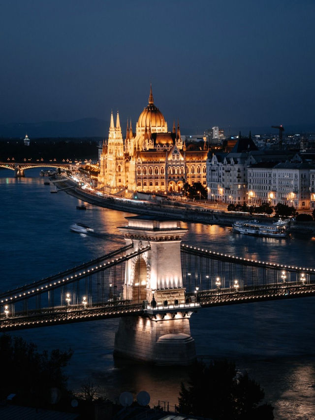 BUDAPEST NIGHTSCAPE, HUNGARY – THE CITY OF GOLDEN LIGHTS