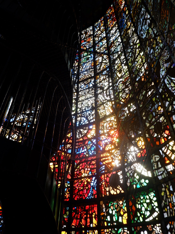 神奈川県/箱根】ステンドグラスが美しい螺旋階段 | Trip.com 箱根